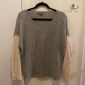 Vince wool/cashmere grey and white crew neck sweater